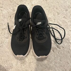 Nike Tanjun Black Athletic Shoes